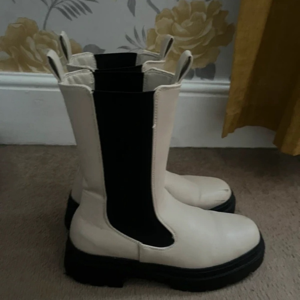 Primark Women's Black and Cream Moto Boots